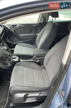 Хэтчбек Volkswagen Golf 2009 в 