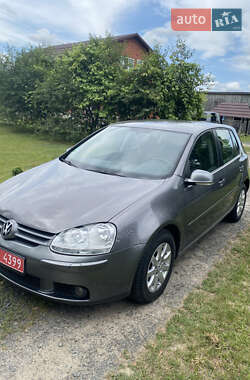 Хетчбек Volkswagen Golf 2005 в Луцьку