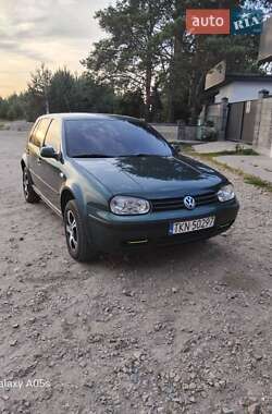 Хэтчбек Volkswagen Golf 2002 в Березному