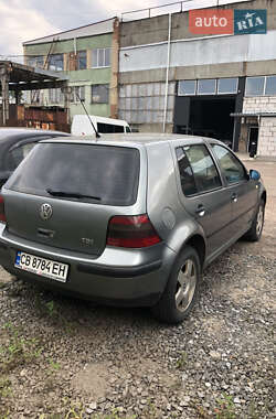 Хэтчбек Volkswagen Golf 2002 в 