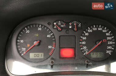 Хэтчбек Volkswagen Golf 2002 в 