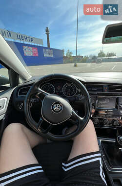 Универсал Volkswagen Golf 2014 в Нововолынске