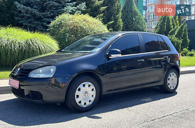 Хэтчбек Volkswagen Golf 2005 в Днепре