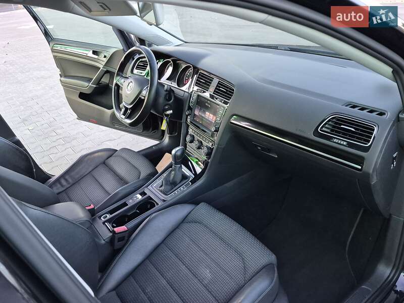 Універсал Volkswagen Golf 2015 в Одесі