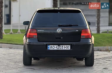 Хэтчбек Volkswagen Golf 2000 в 