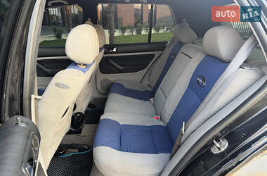 Хэтчбек Volkswagen Golf 2000 в 
