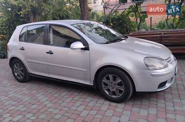 Хэтчбек Volkswagen Golf 2004 в Хмельнике