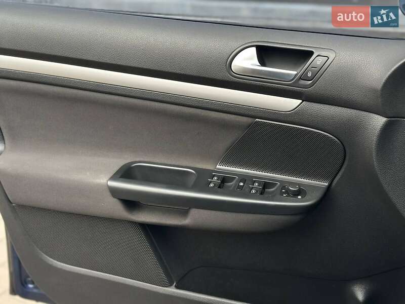 Универсал Volkswagen Golf 2013 в Киеве