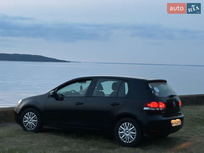 Хетчбек Volkswagen Golf 2010 в Києві