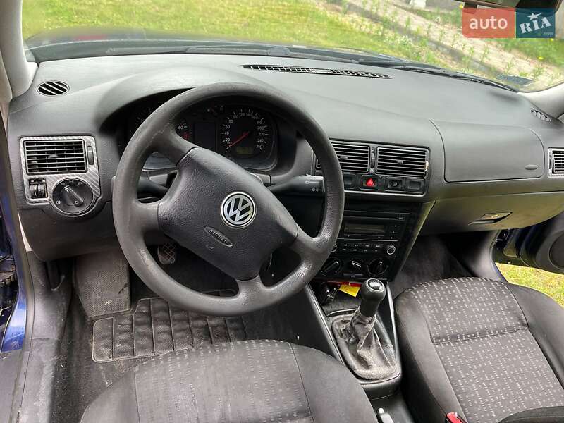 Хэтчбек Volkswagen Golf 2000 в Сарнах