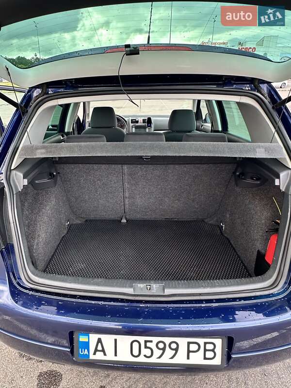 Хэтчбек Volkswagen Golf 2007 в Киеве