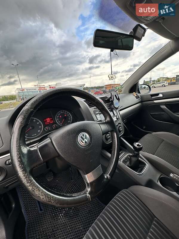 Хэтчбек Volkswagen Golf 2007 в Киеве