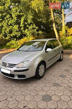 Хетчбек Volkswagen Golf 2005 в Луцьку