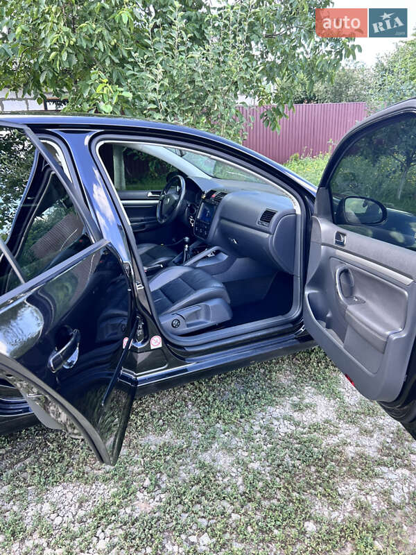 Хетчбек Volkswagen Golf 2005 в Диканьці