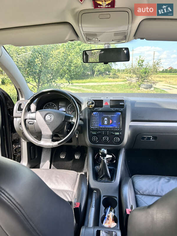 Хетчбек Volkswagen Golf 2005 в Диканьці