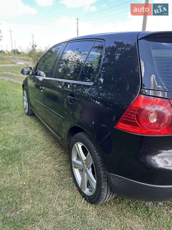 Хетчбек Volkswagen Golf 2005 в Диканьці