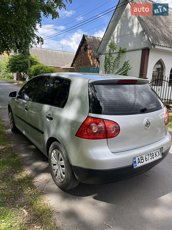 Хетчбек Volkswagen Golf 2004 в Вінниці