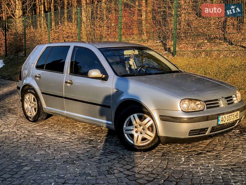 Хетчбек Volkswagen Golf 2003 в Львові