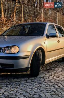 Хэтчбек Volkswagen Golf 2003 в Львове