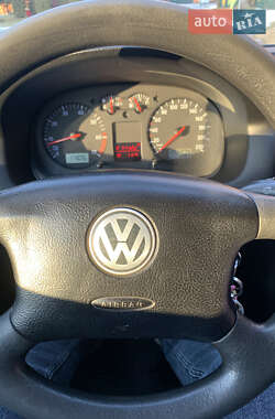Хэтчбек Volkswagen Golf 2003 в Львове