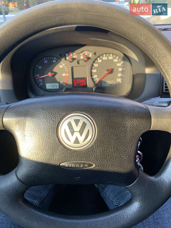 Хетчбек Volkswagen Golf 2003 в Львові