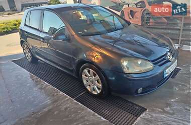 Хэтчбек Volkswagen Golf 2003 в Ужгороде