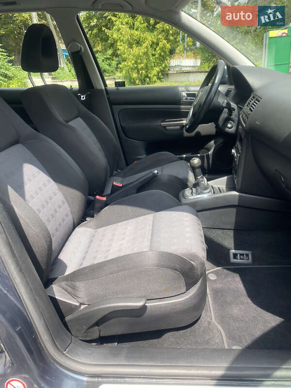 Универсал Volkswagen Golf 2002 в Киеве