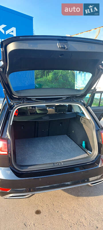 Універсал Volkswagen Golf 2017 в Конотопі