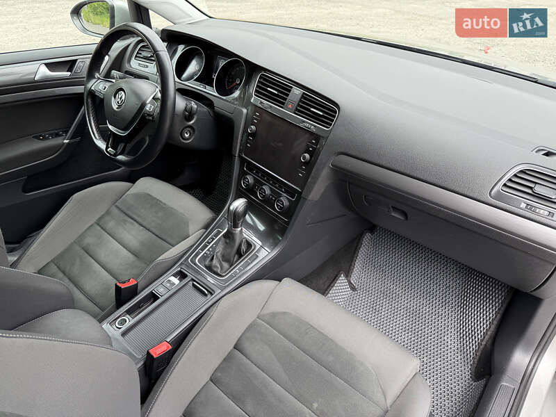 Універсал Volkswagen Golf 2019 в Вінниці