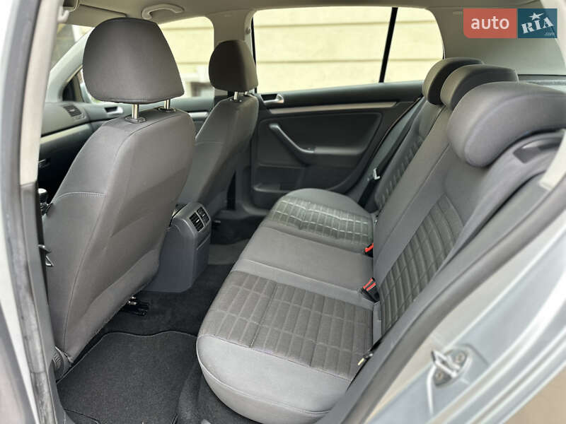 Хэтчбек Volkswagen Golf 2008 в Могилев-Подольске