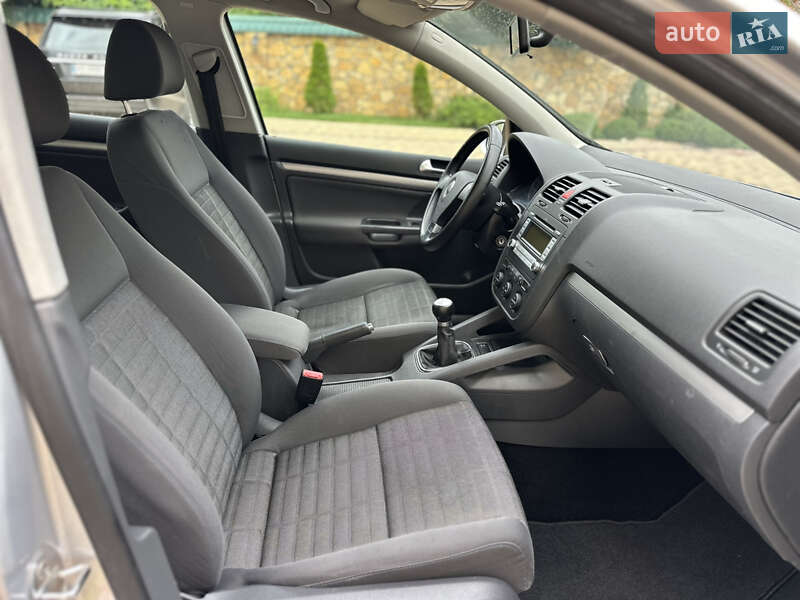 Хэтчбек Volkswagen Golf 2008 в Могилев-Подольске