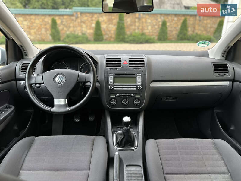 Хэтчбек Volkswagen Golf 2008 в Могилев-Подольске