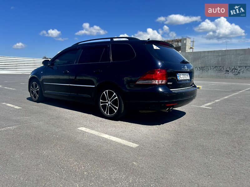 Універсал Volkswagen Golf 2012 в Львові