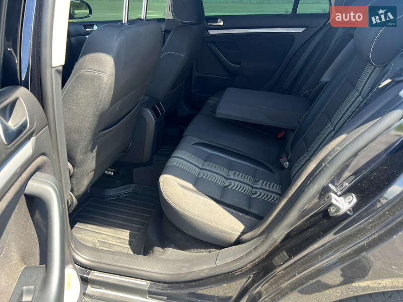 Універсал Volkswagen Golf 2012 в Львові