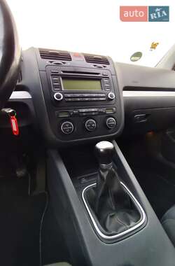 Хэтчбек Volkswagen Golf 2008 в 