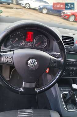 Хэтчбек Volkswagen Golf 2008 в 