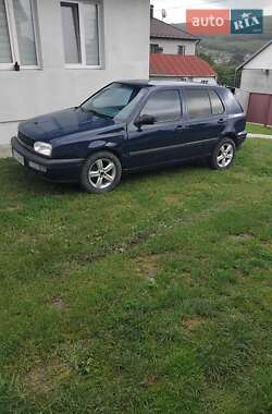 Хэтчбек Volkswagen Golf 1996 в Черновцах