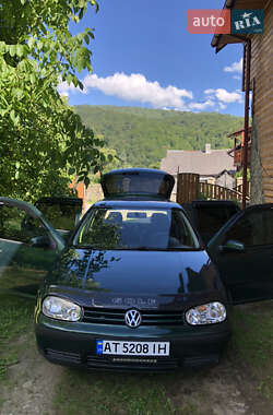 Хэтчбек Volkswagen Golf 1998 в Делятине