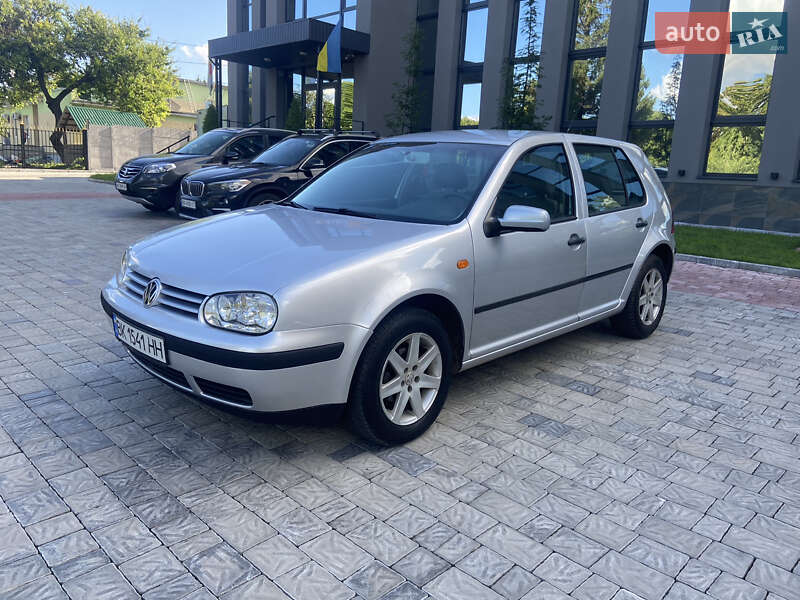 Хэтчбек Volkswagen Golf 2002 в Ровно