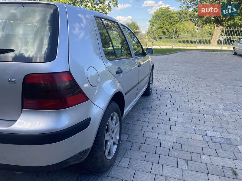 Хэтчбек Volkswagen Golf 2002 в Ровно