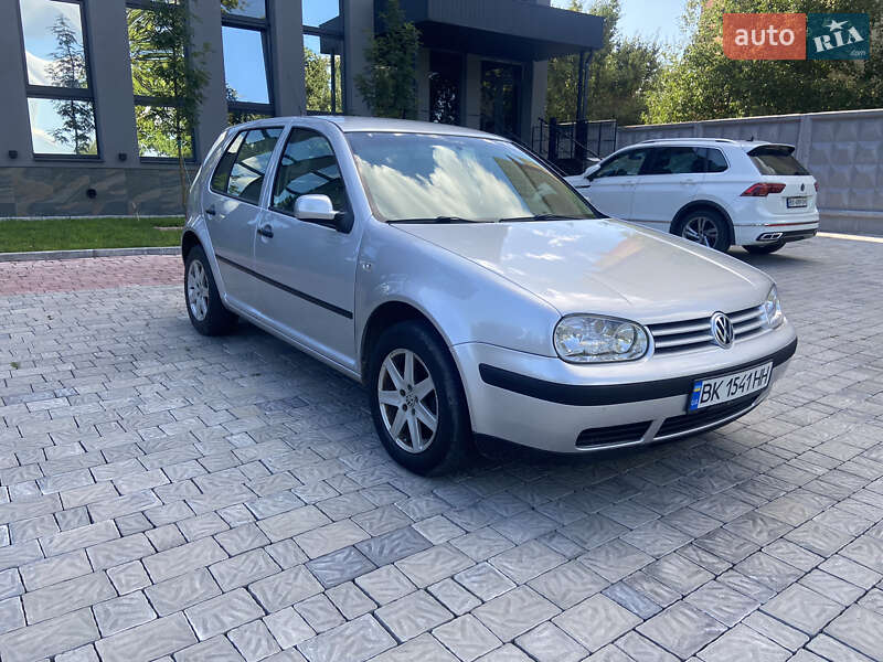 Хэтчбек Volkswagen Golf 2002 в Ровно