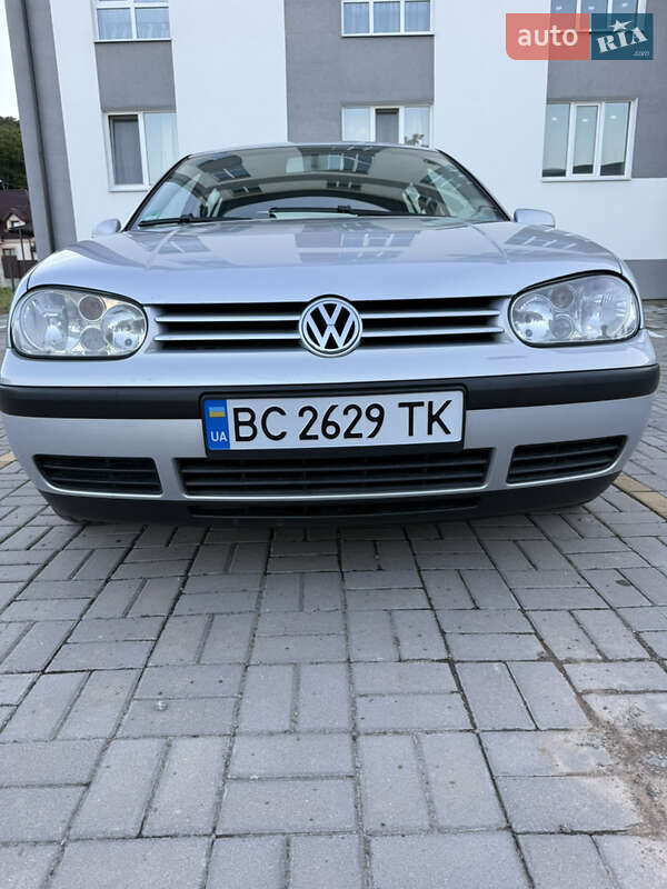 Хэтчбек Volkswagen Golf 2003 в Львове