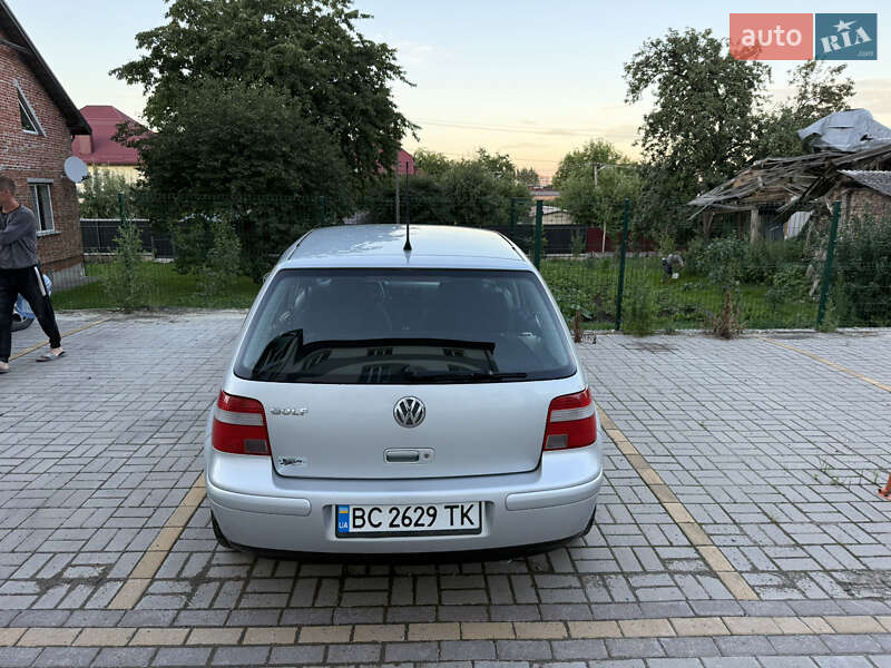 Хэтчбек Volkswagen Golf 2003 в Львове