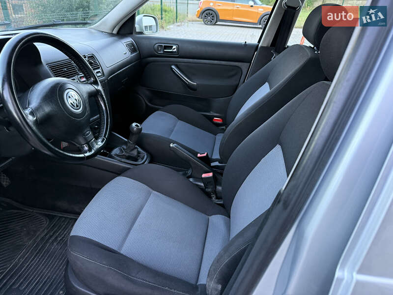 Хэтчбек Volkswagen Golf 2003 в Львове