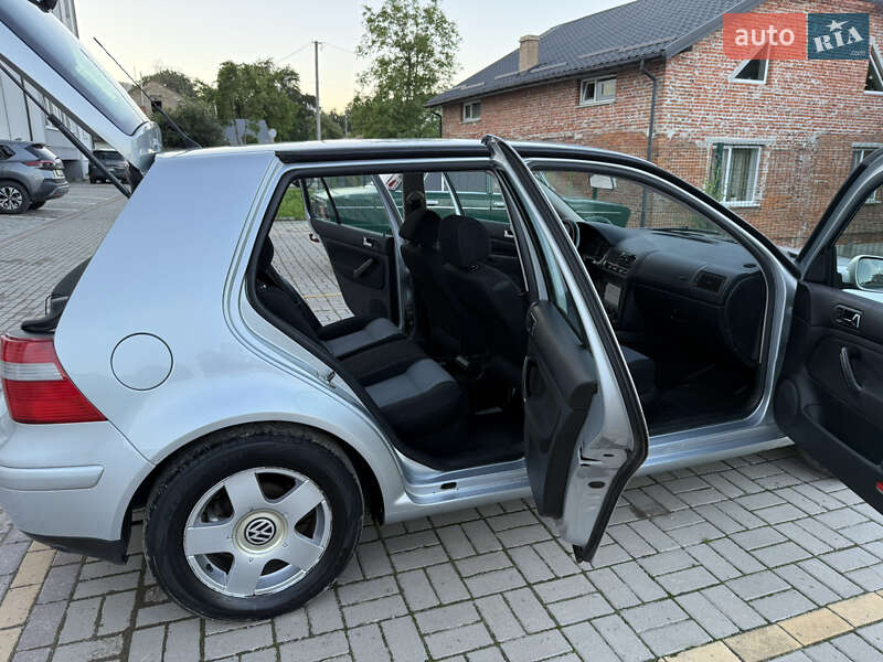 Хэтчбек Volkswagen Golf 2003 в Львове