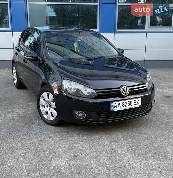 Хэтчбек Volkswagen Golf 2010 в Киеве