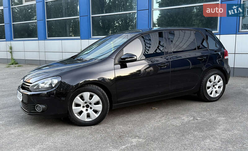 Хэтчбек Volkswagen Golf 2010 в Киеве