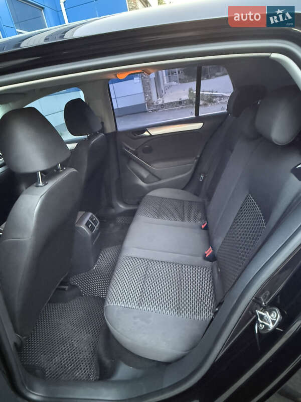 Хэтчбек Volkswagen Golf 2010 в Киеве
