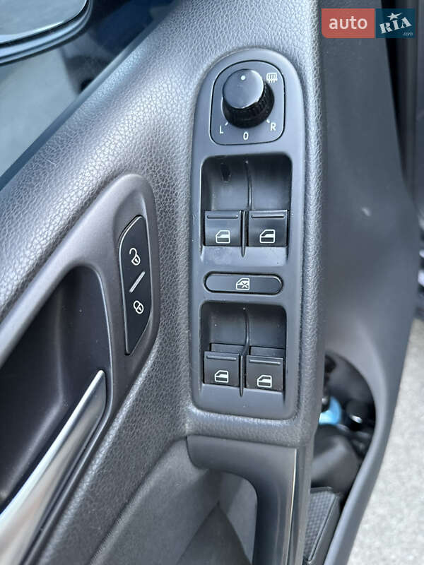 Хэтчбек Volkswagen Golf 2010 в Киеве