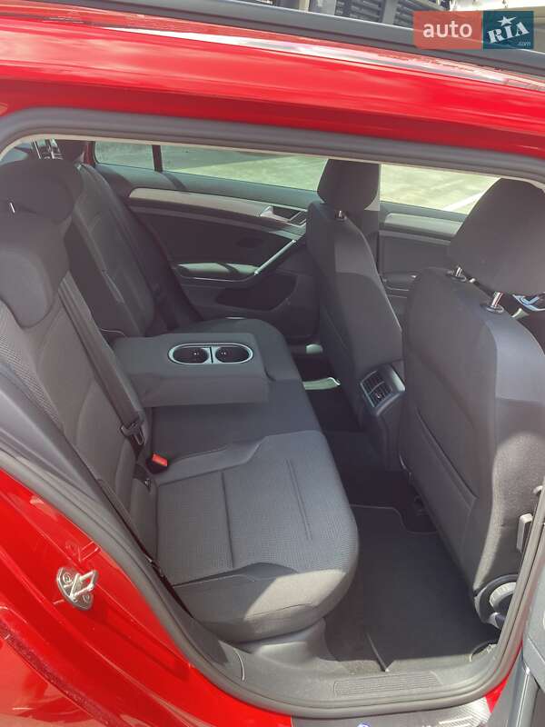 Универсал Volkswagen Golf 2015 в Киеве